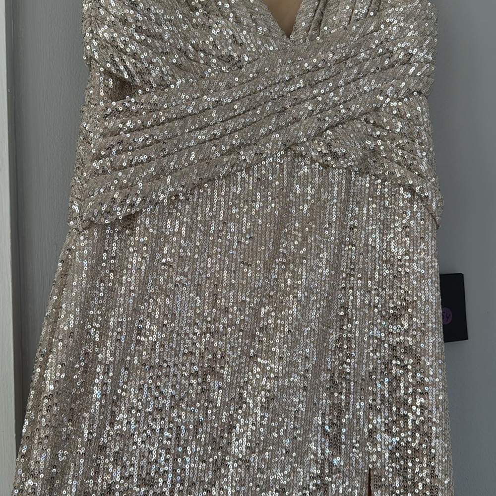IEENA FOR MAC DUGGAL
Silver V-Neck Sequin Wrap Waist Gown size 10 - Picture 10 of 12